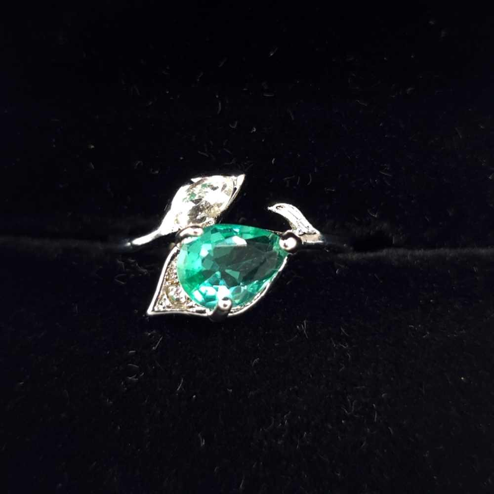925 Sterling Silver Emerald Leaf Ring - image 1
